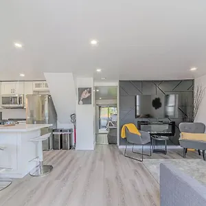 Cheerful 3 Bedroom House Niagara Falls