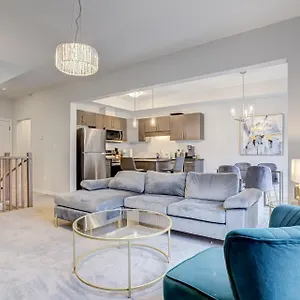 Luxury Living At The Falls - 4 Bed House Niagara Falls